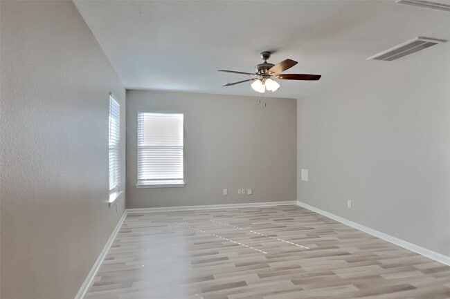 Building Photo - 18502 Fair Grange Ln