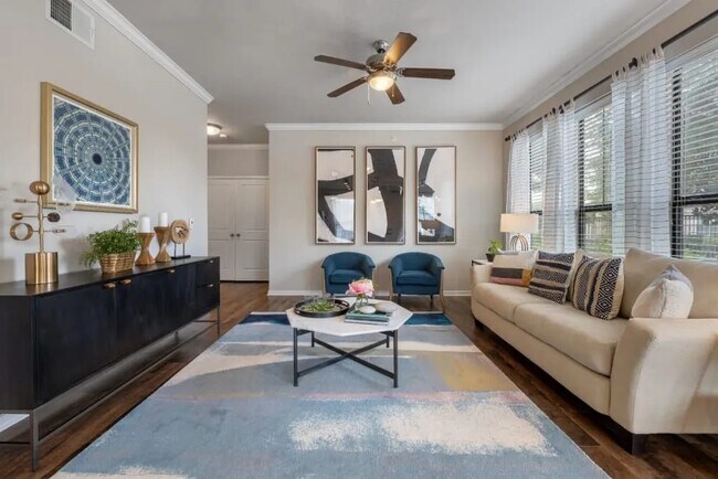 Building Photo - Elevated Comfort with Move-In Savings!