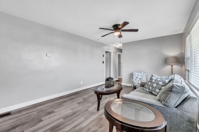 Building Photo - Stylish 3 Bedroom, 2 Bath Ranch with Bright Sunroom and Modern Comforts