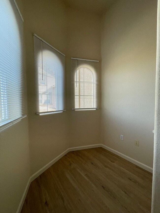 Building Photo - Vessona: Desirable Gated Community: 2bdrm 2bath with Loft!