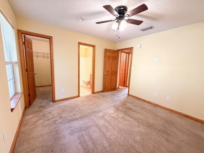 Building Photo - 2544 Oakmont Ct