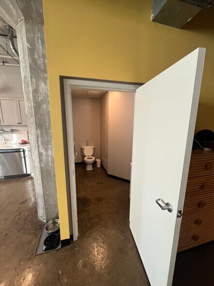 Building Photo - 201 Hull St