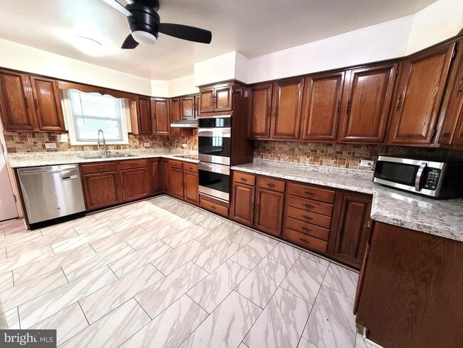 Building Photo - 6409 Higham Dr