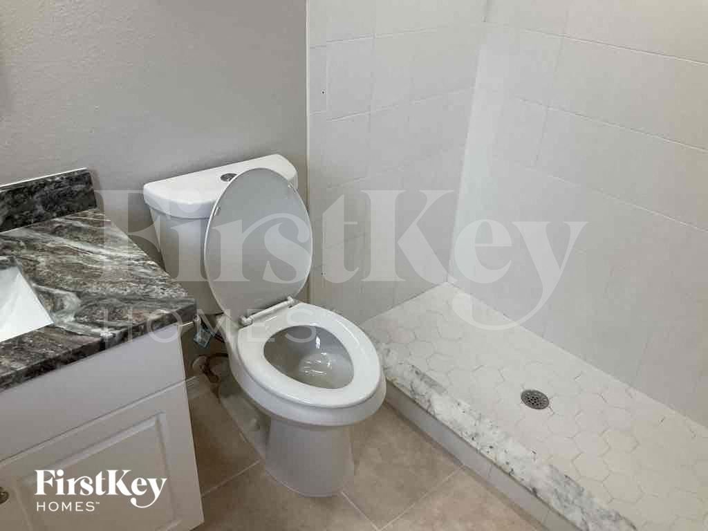 Building Photo - 314 SE 15th St