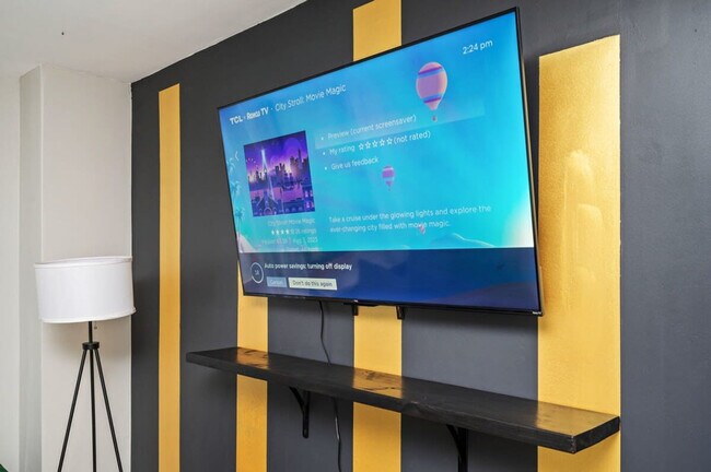 Building Photo - 300 W Peachtree St NW