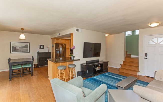Building Photo - Carlsbad Village Furnished 2 bedroom/2 bath Long Term