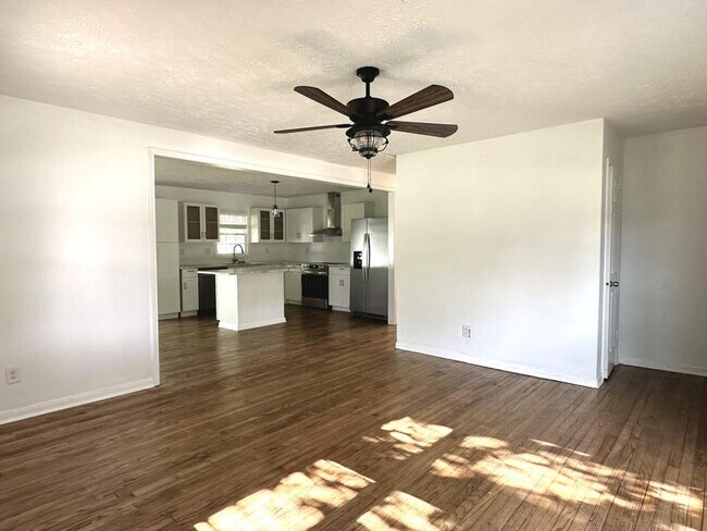 Building Photo - 627 Burgoyne Dr