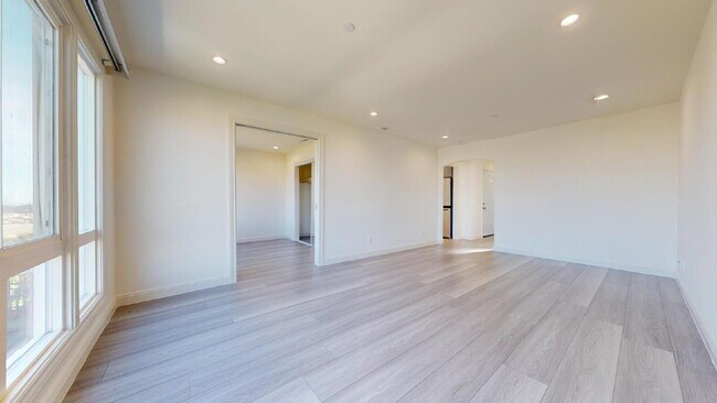 Building Photo - "Charming Urban Retreat: Cozy 1-Bedroom Haven in Daly City!"