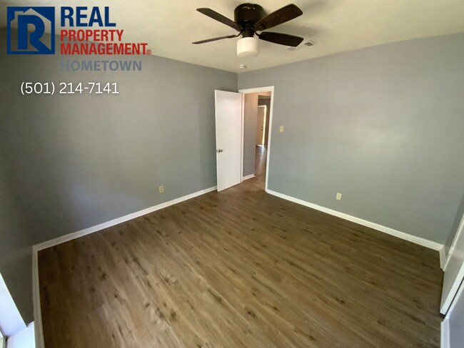 Building Photo - 4013 Wooddale Dr