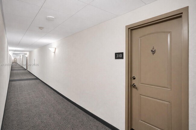 Building Photo - 100 Bayview Dr