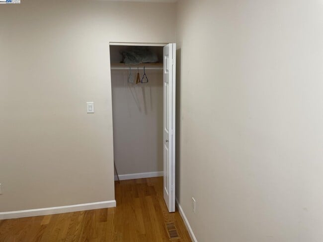 Building Photo - 586 39th Ave