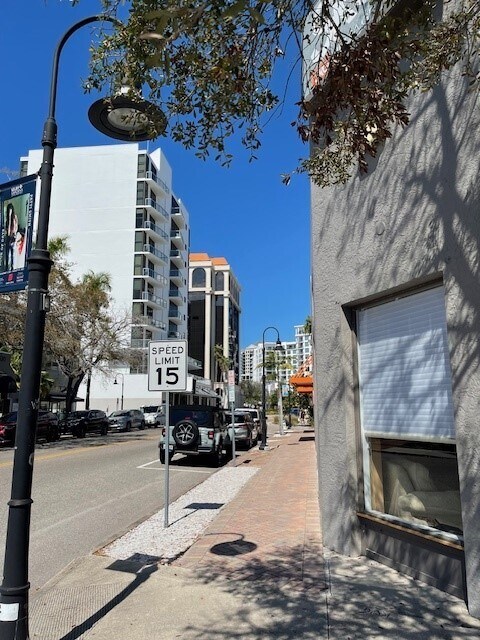 Building Photo - 1508 Dolphin St