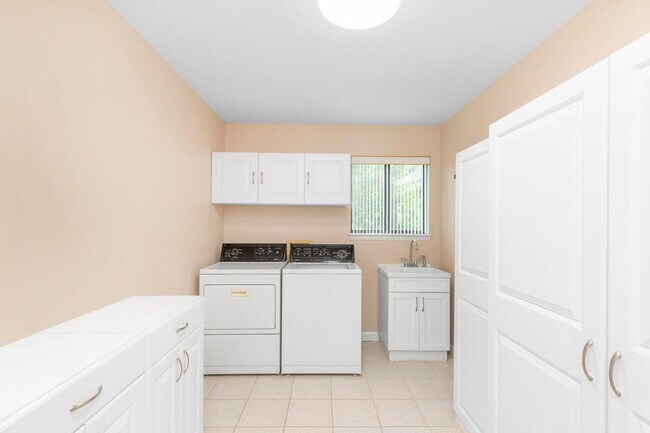 Building Photo - 708 Turnberry Cove S