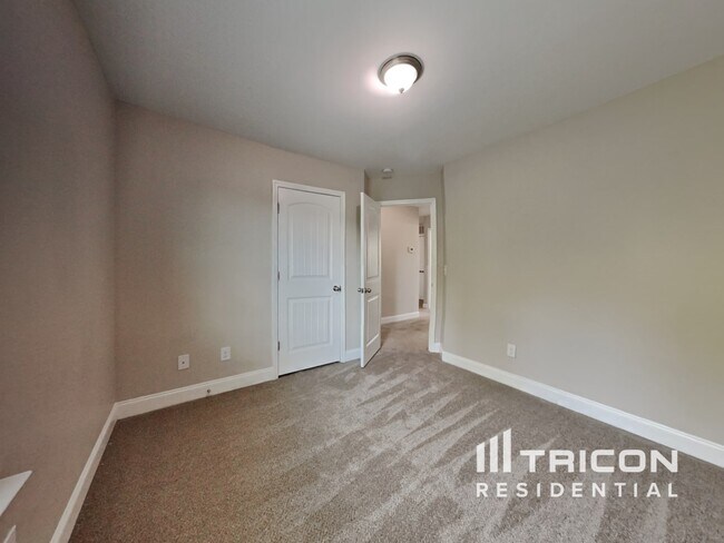 Building Photo - 456 Rolling Meadows Dr