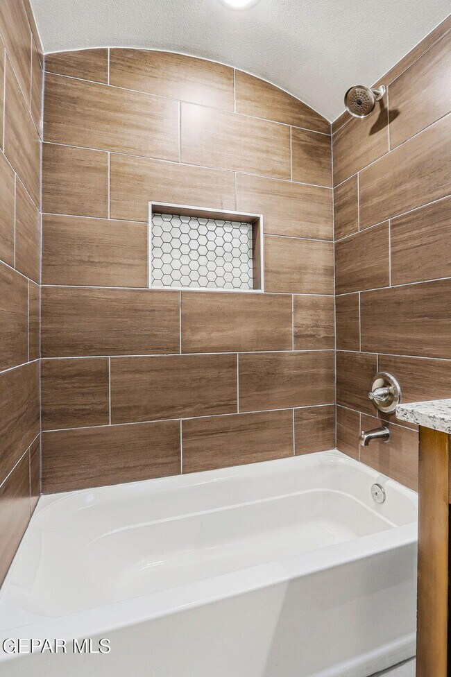 Building Photo - 916 Keenland Ave