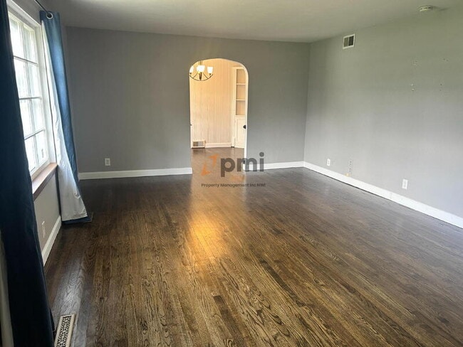 Building Photo - 1607 E 73rd Ave