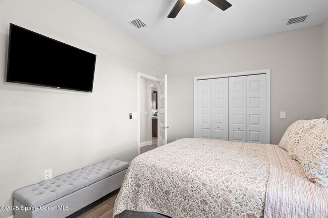 Building Photo - 2718 Addison Dr