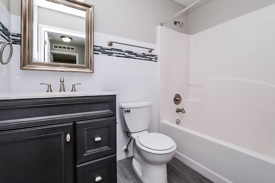 Building Photo - 1048 Brenton Leaf Dr