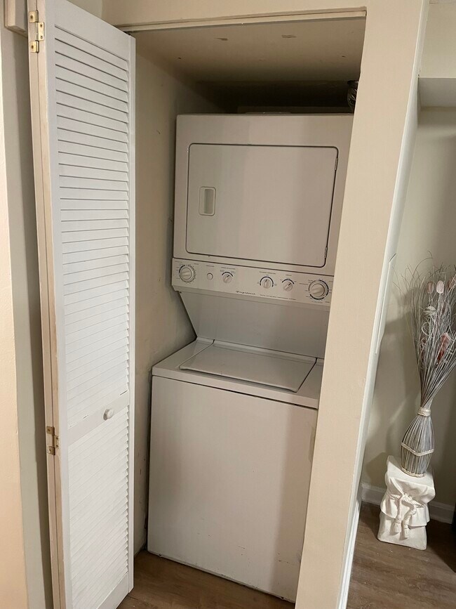 Building Photo - 2408 N Capitol St NW