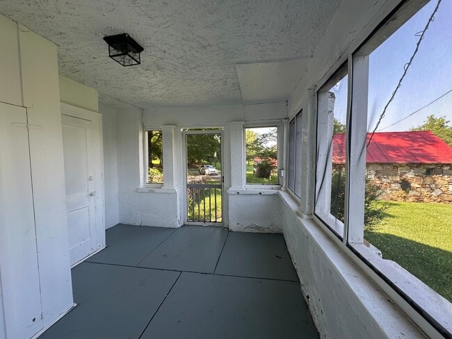 Building Photo - 1281 Otter Hill Rd