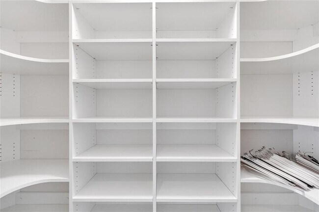 Building Photo - 2233 Peachtree Rd NE