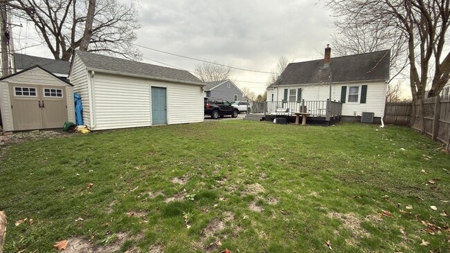 Building Photo - 1221 Agnes Ave