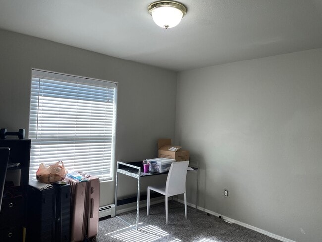 Building Photo - Great 3 bedroom, 2 bath, 2 car garage home...