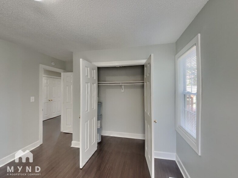 Building Photo - 1221 Delham Rd