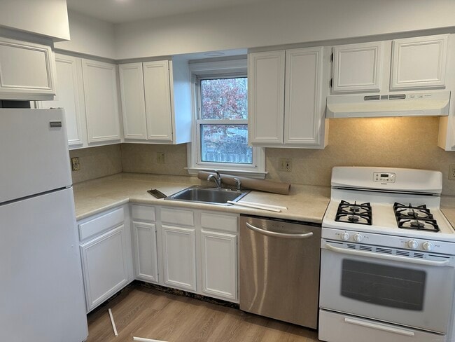 Building Photo - 98 Wooster St