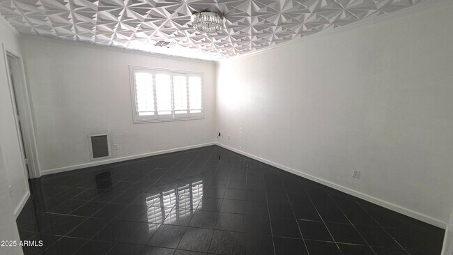 Building Photo - 1541 S 230th Ave