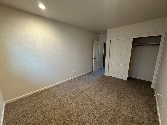 Building Photo - Spacious 3-Bedroom, 2-Bath Home for Rent i...