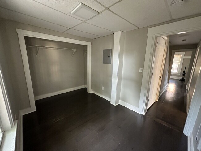 Building Photo - Bright & Spacious 3BR Second-Floor Apartment with 2-Story Living in Rochester!
