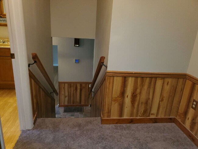 Building Photo - "Spacious 5-Bedroom Retreat with 3 Full Baths in Huntsville – Your Perfect Family Home Awaits!"