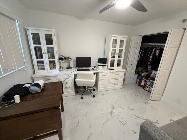 Building Photo - 7290 Kinghurst Dr