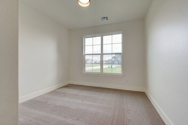 Building Photo - 2101 Dax Ln