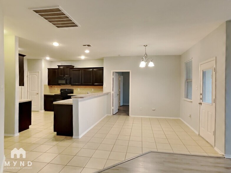 Building Photo - 414 Jasmine Cir