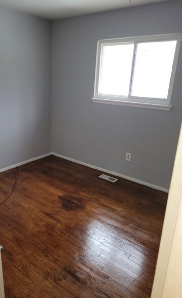 Building Photo - 6630 Eastmont Dr