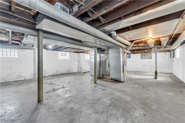 Building Photo - 1909 W 73rd St