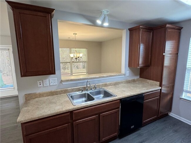 Building Photo - 701 Walnut Woods Dr