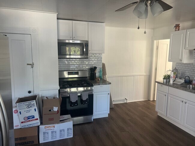 Building Photo - 86 Cottage St