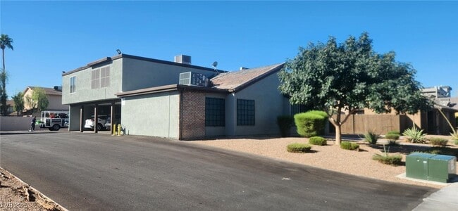 Building Photo - 1453 Santa Anita Dr