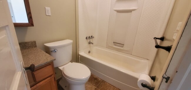 Building Photo - Pre-Leasing for September - 7Bed/3.5bath House