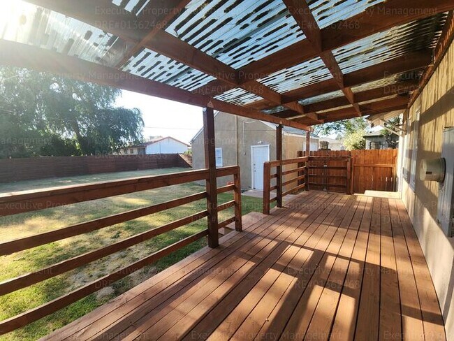 Building Photo - Charming 2 bedroom, 1 bathroom house near ...