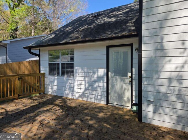 Building Photo - 1155 Riverside Trce