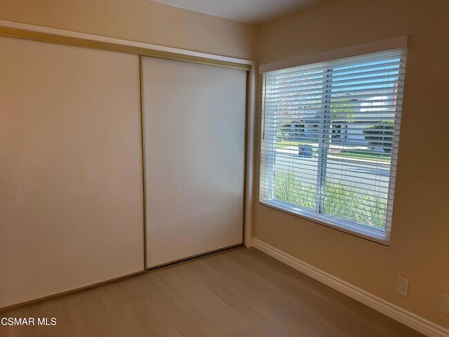 Building Photo - 846 Lindawood St