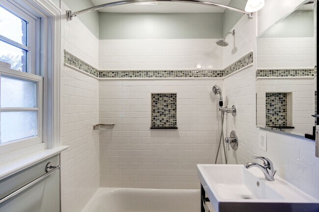 Building Photo - Updated 4 BD, 3.5 BA Stately Colonial on Kalmia RD in NW DC!!