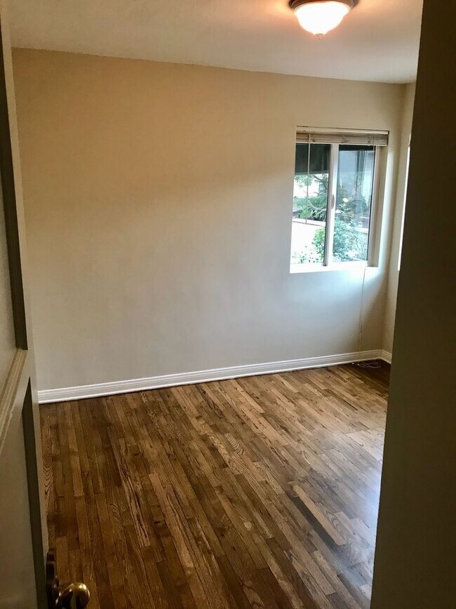 Building Photo - 4930-4930 Sawtelle Blvd