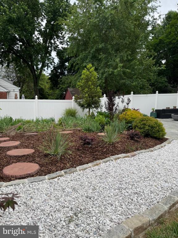 Building Photo - 9006 Linton St