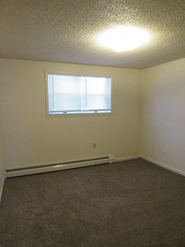 Building Photo - Affordable 2 Bedroom Apartment