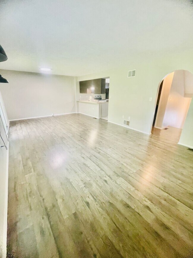 Building Photo - 3-Bedroom 2.5 bath Townhome in Imperial – ...